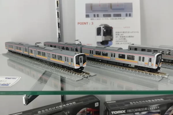 TOMIXのE129系電車