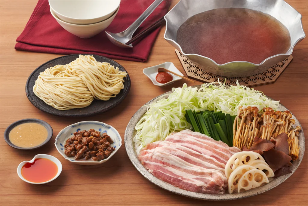 「飯田商店　〆は担々麺しゃぶしゃぶ醤油鍋」の内容