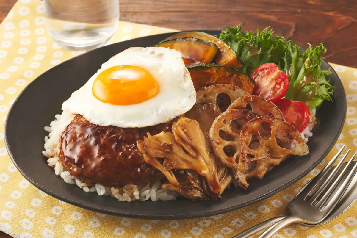 香ばし焼き野菜と月見テリヤキバーグボウル