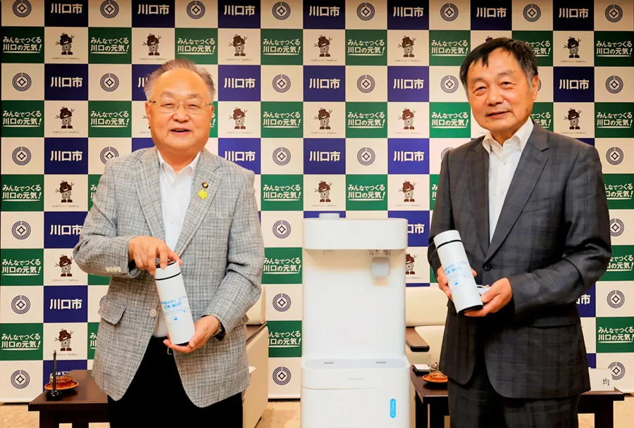 川口市長の奥ノ木氏と「プラスチックごみ削減の推進に関する連携協定」を締結
