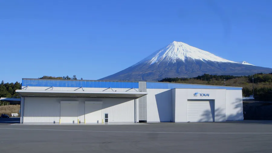 『富士の天然水 さらり』 自社工場内の井戸より採水され、そのままボトリング
